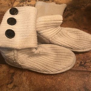 Ugg classic Cardy size 8 cream colored